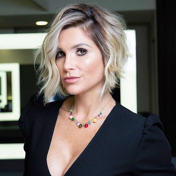 Элегантные стрижки 2026 для женщин 40, 50 и 60 лет: свежие образы с омолаживающими стрижками