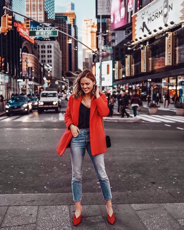 Новинки модных женских джинсов 2026: лучшие модели и фасоны