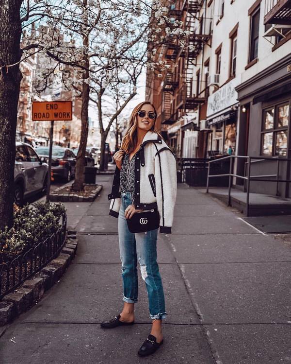 Новинки модных женских джинсов 2026: лучшие модели и фасоны