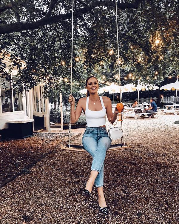 Новинки модных женских джинсов 2026: лучшие модели и фасоны