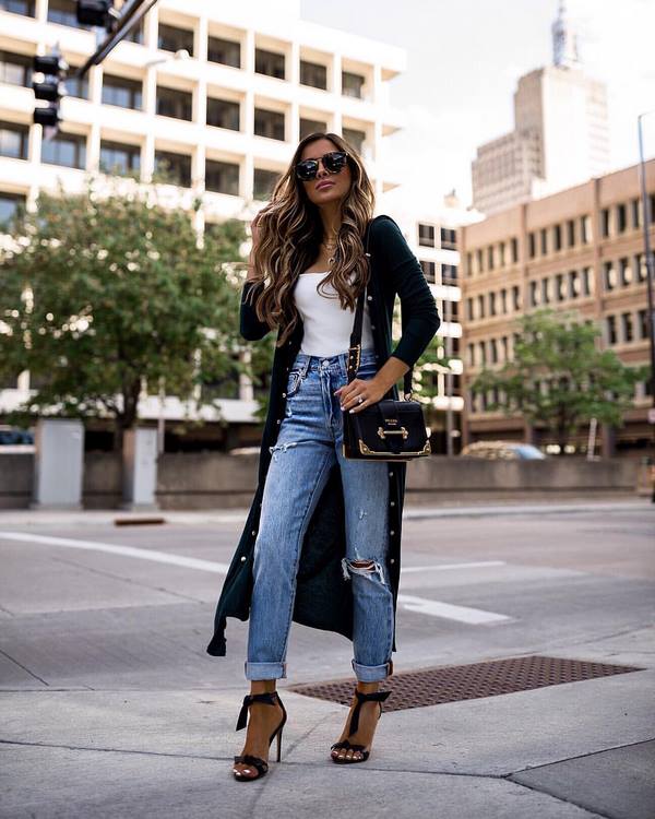 Новинки модных женских джинсов 2026: лучшие модели и фасоны