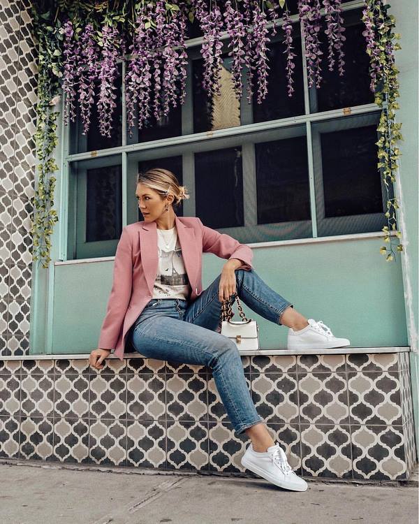 Новинки модных женских джинсов 2026: лучшие модели и фасоны