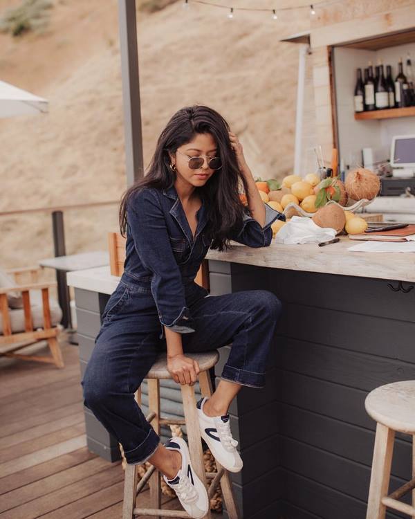 Новинки модных женских джинсов 2026: лучшие модели и фасоны