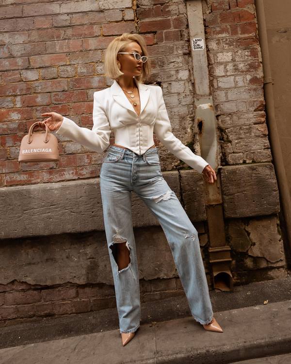 Новинки модных женских джинсов 2026: лучшие модели и фасоны