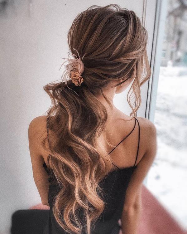 Вдохновляющие прически на вечер: последние тенденции и тренды 2026
