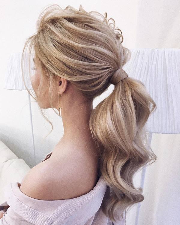 Вдохновляющие прически на вечер: последние тенденции и тренды 2026