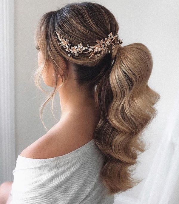 Вдохновляющие прически на вечер: последние тенденции и тренды 2026