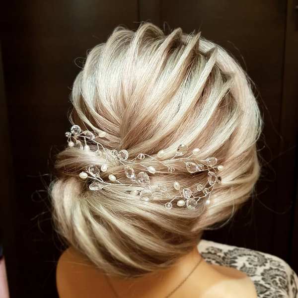 Вдохновляющие прически на вечер: последние тенденции и тренды 2026