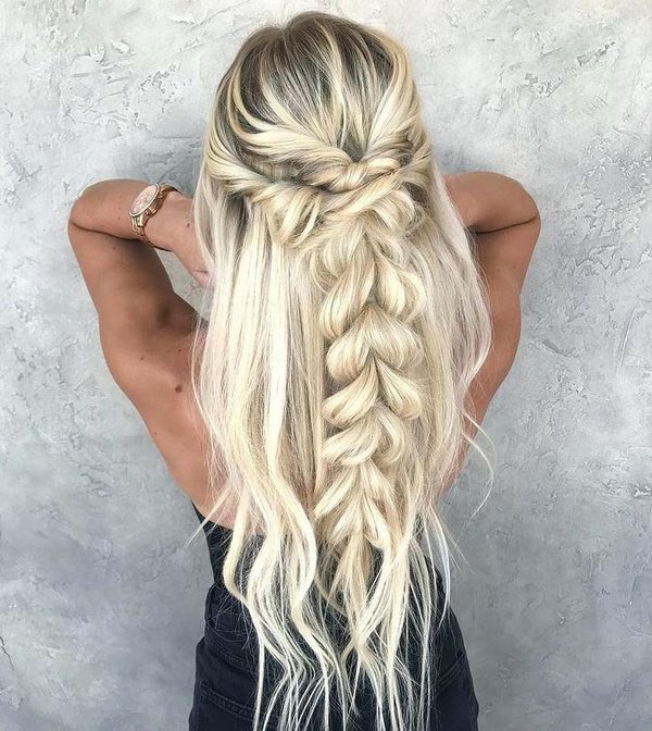 Вдохновляющие прически на вечер: последние тенденции и тренды 2026