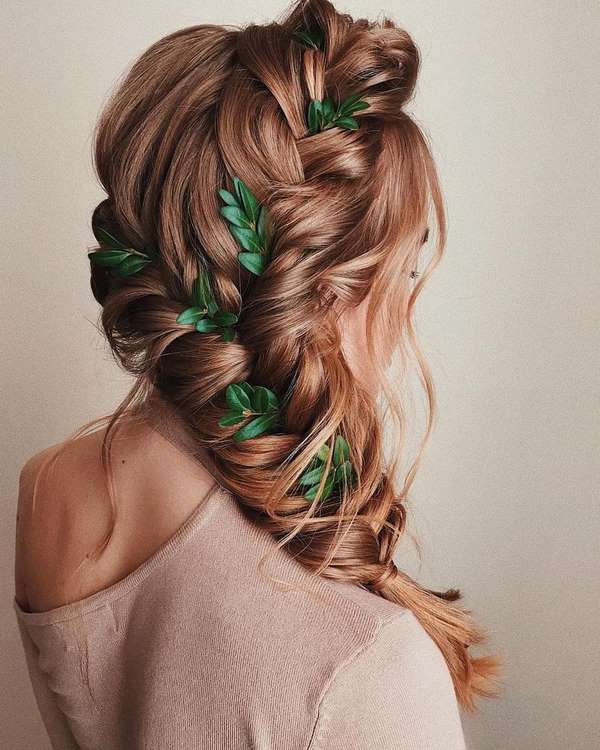 Вдохновляющие прически на вечер: последние тенденции и тренды 2026