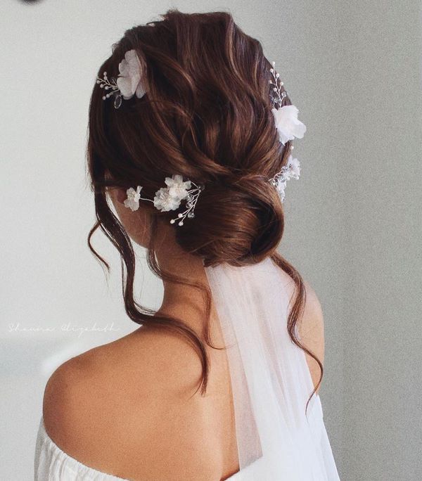 Вдохновляющие прически на вечер: последние тенденции и тренды 2026