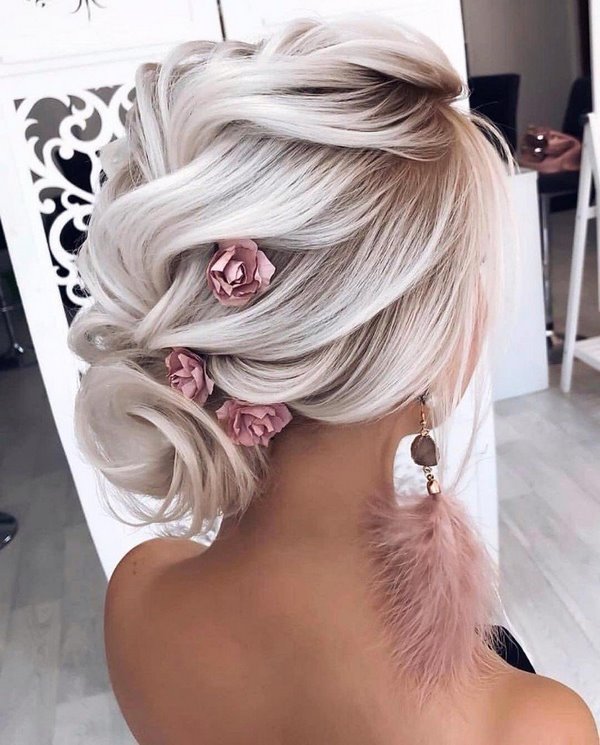 Вдохновляющие прически на вечер: последние тенденции и тренды 2026