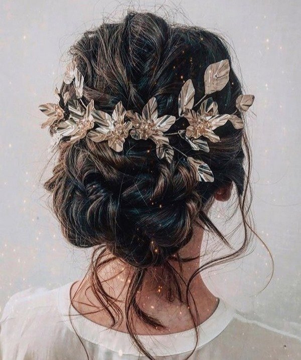 Вдохновляющие прически на вечер: последние тенденции и тренды 2026