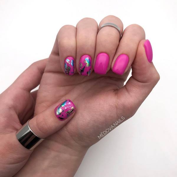 Чарующий маникюр с фольгой 2026 – модные новинки и стили