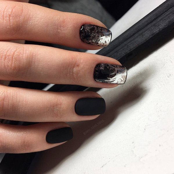 Чарующий маникюр с фольгой 2026 – модные новинки и стили