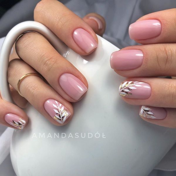 Чарующий маникюр с фольгой 2026 – модные новинки и стили