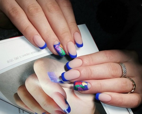 Чарующий маникюр с фольгой 2026 – модные новинки и стили