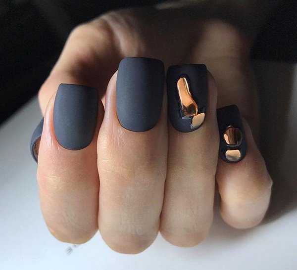 Чарующий маникюр с фольгой 2026 – модные новинки и стили