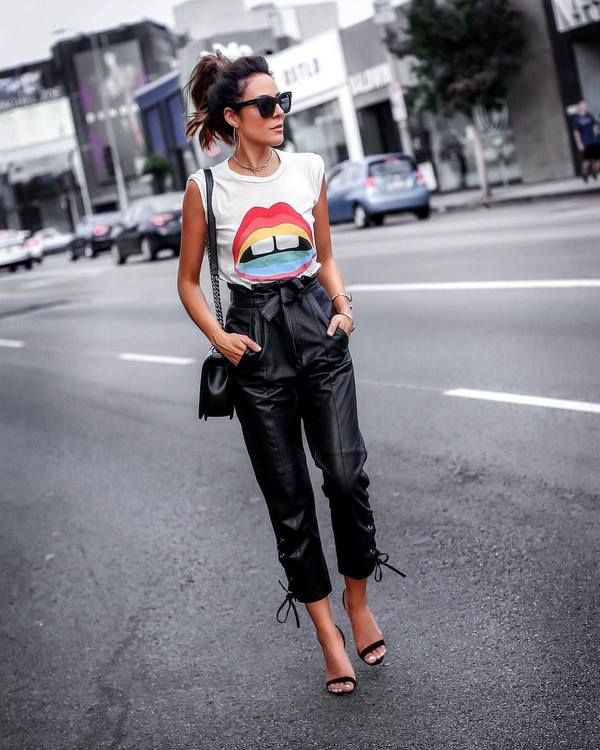 Лучшие образы с кожаными брюками 2026 – стильные фасоны