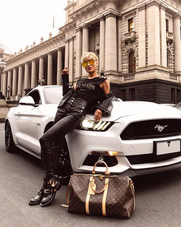 Лучшие образы с кожаными брюками 2026 – стильные фасоны