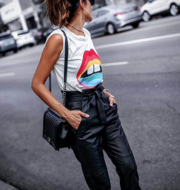 Лучшие образы с кожаными брюками 2026 – стильные фасоны