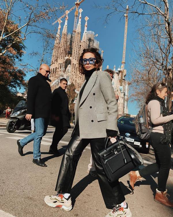 Лучшие образы с кожаными брюками 2026 – стильные фасоны