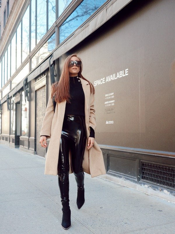 Лучшие образы с кожаными брюками 2026 – стильные фасоны