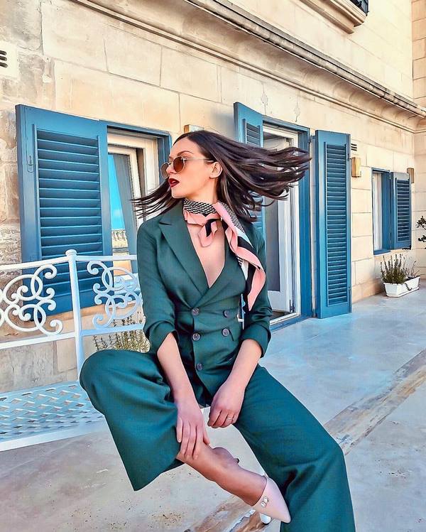 Эффектные луки с женским костюмом весна-лето 2026 – новые идеи образов весна-лето