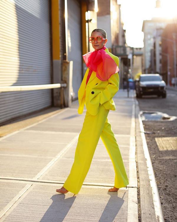 Эффектные луки с женским костюмом весна-лето 2026 – новые идеи образов весна-лето