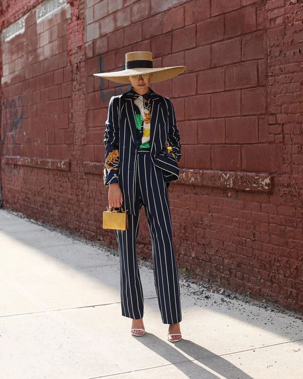 Эффектные луки с женским костюмом весна-лето 2026 – новые идеи образов весна-лето