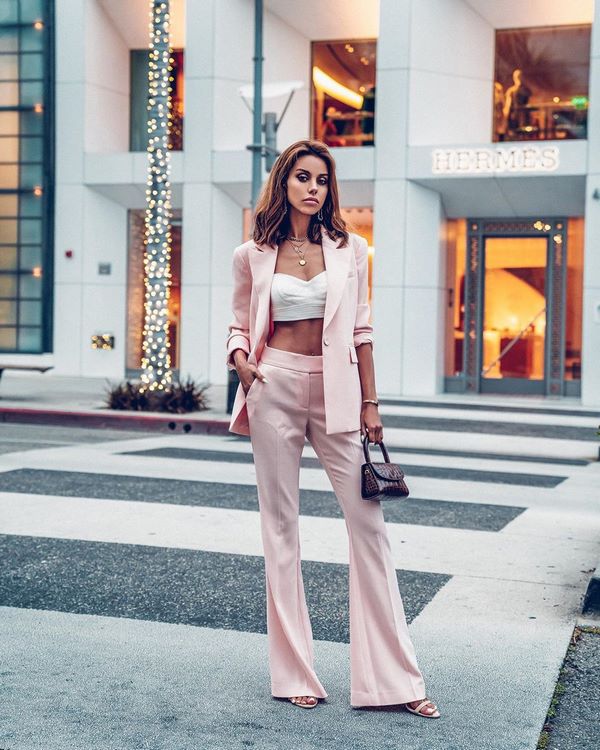 Эффектные луки с женским костюмом весна-лето 2026 – новые идеи образов весна-лето