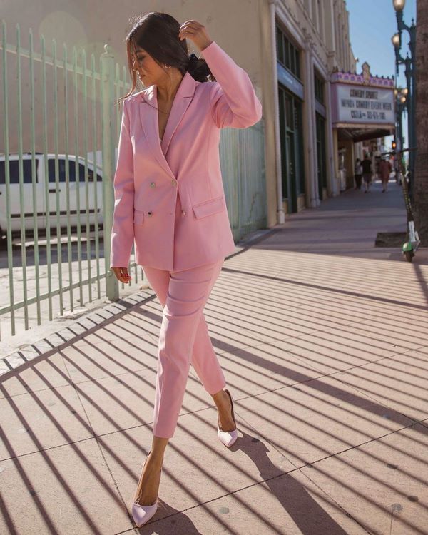 Эффектные луки с женским костюмом весна-лето 2026 – новые идеи образов весна-лето