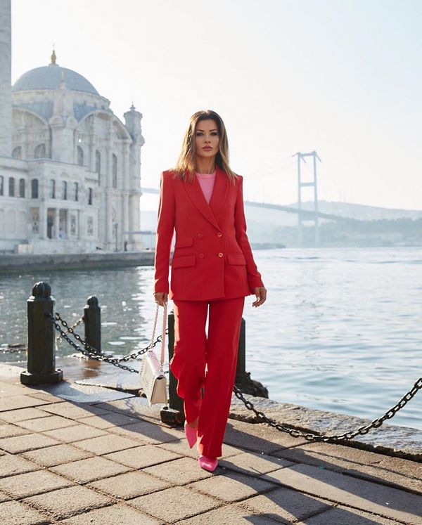 Эффектные луки с женским костюмом весна-лето 2026 – новые идеи образов весна-лето