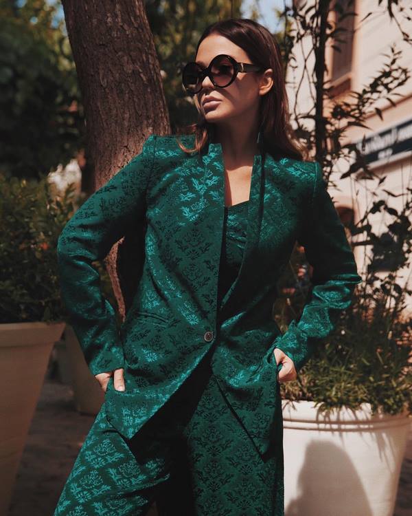 Эффектные луки с женским костюмом весна-лето 2026 – новые идеи образов весна-лето