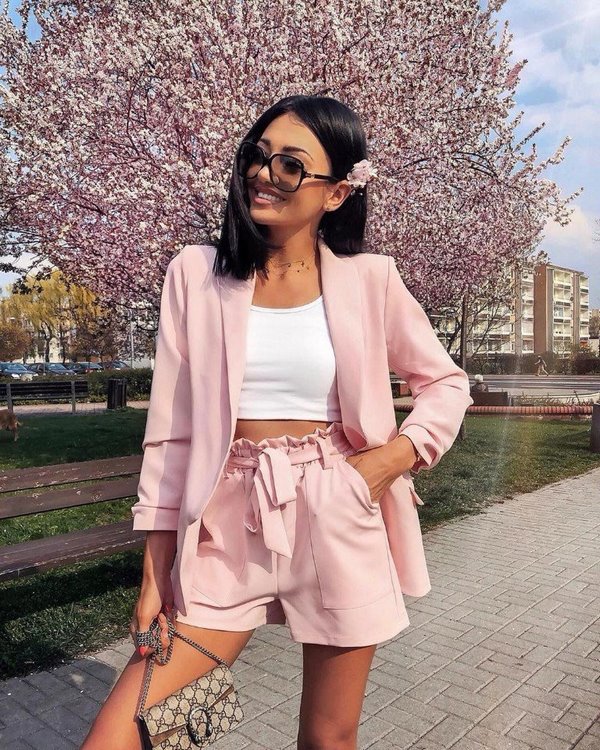 Эффектные луки с женским костюмом весна-лето 2026 – новые идеи образов весна-лето