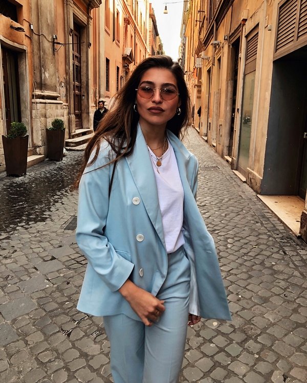 Эффектные луки с женским костюмом весна-лето 2026 – новые идеи образов весна-лето