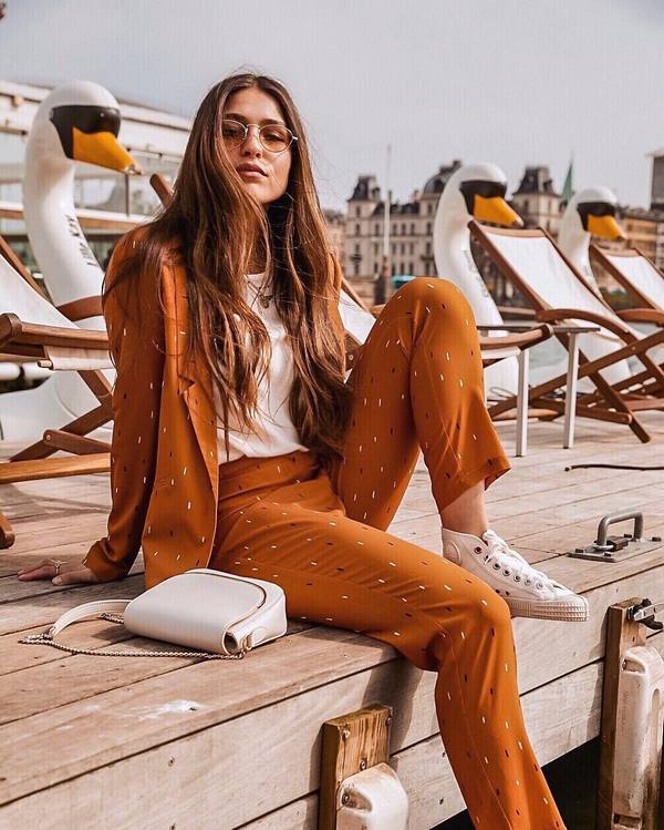 Эффектные луки с женским костюмом весна-лето 2026 – новые идеи образов весна-лето