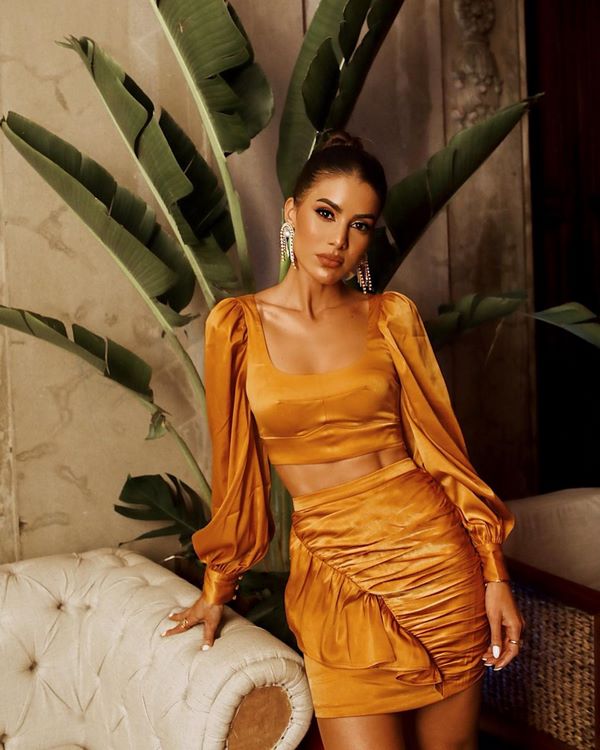 Модные платья на Новый год 2027: трендовые новинки на фото