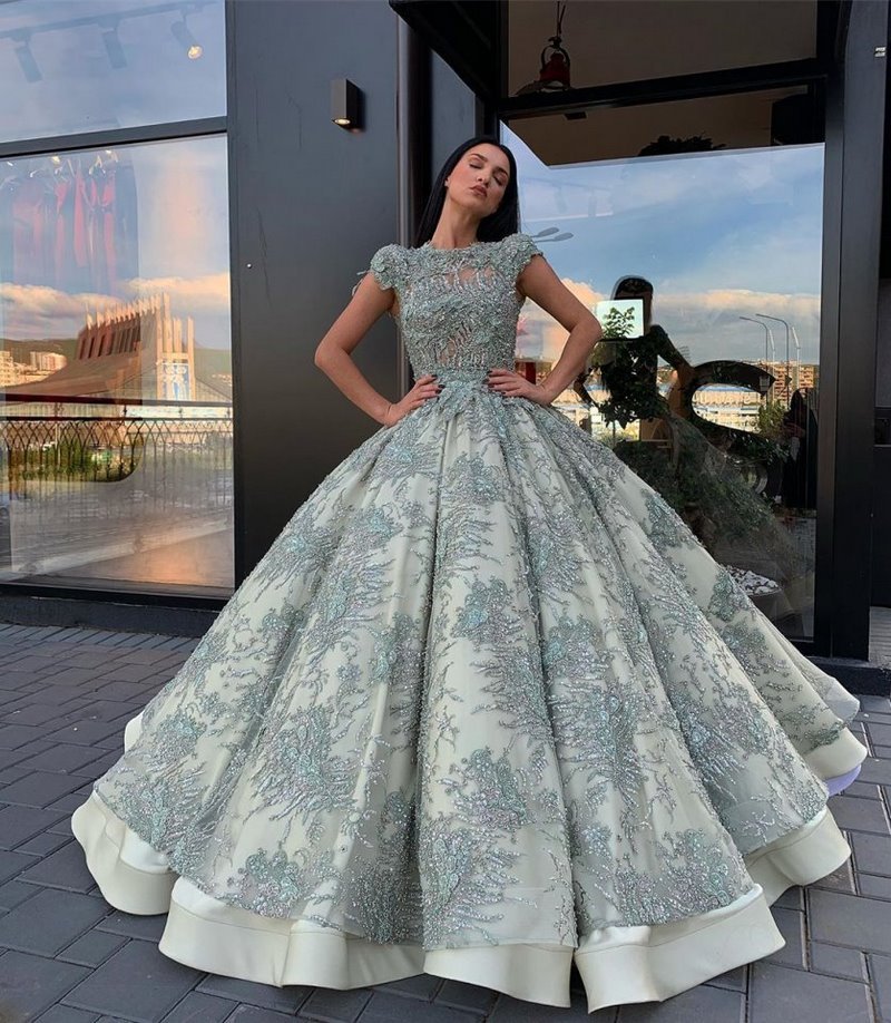 Модное выпускное платье 2026: идеи образов на выпускной