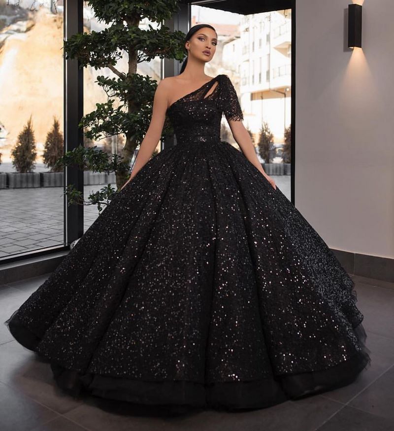 Модное выпускное платье 2026: идеи образов на выпускной