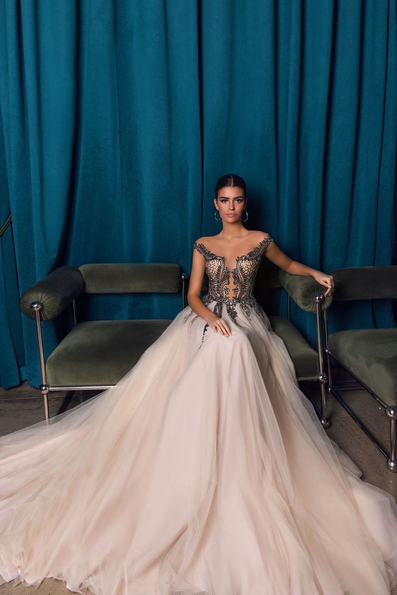 Модное выпускное платье 2026: идеи образов на выпускной