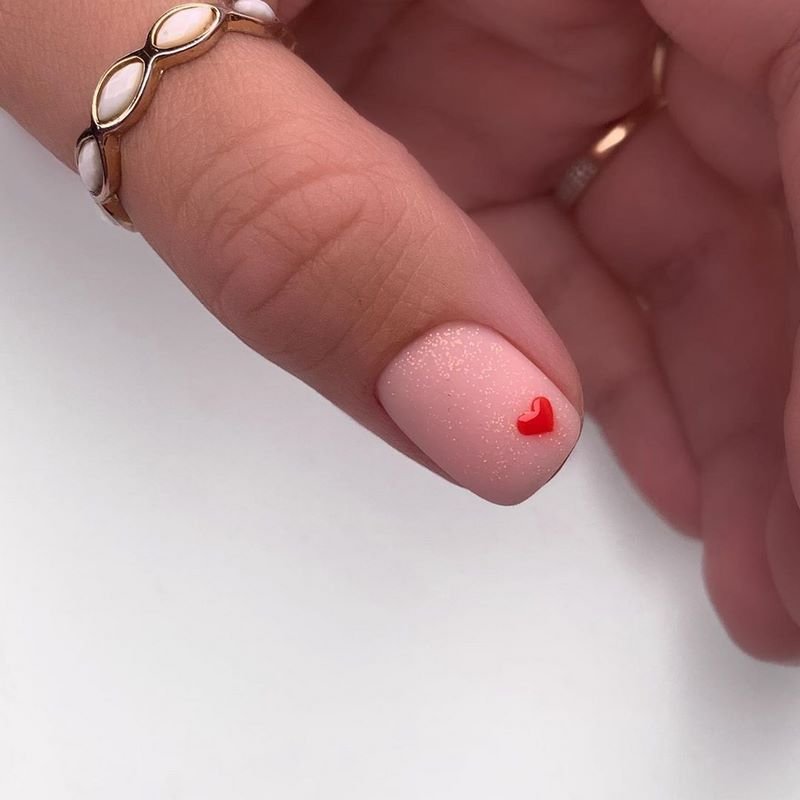 Идеи маникюра на День святого Валентина 2026: красивые фото-новинки