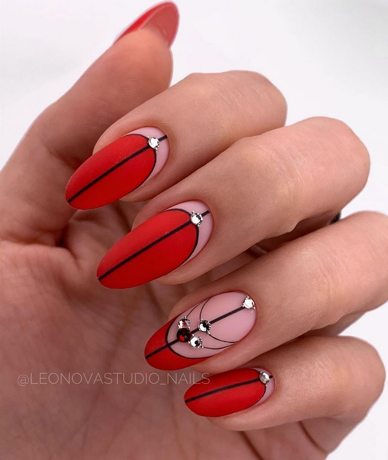 Идеи маникюра на День святого Валентина 2026: красивые фото-новинки