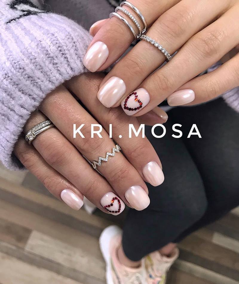 Идеи маникюра на День святого Валентина 2026: красивые фото-новинки