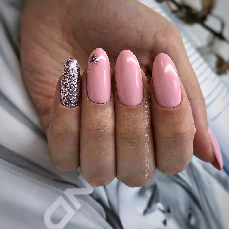 Идеи маникюра на День святого Валентина 2026: красивые фото-новинки