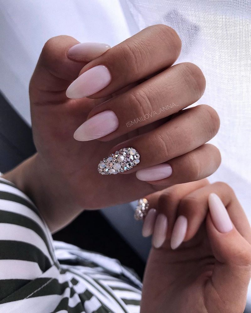 Модный выпускной маникюр 2026: тренды и новинки