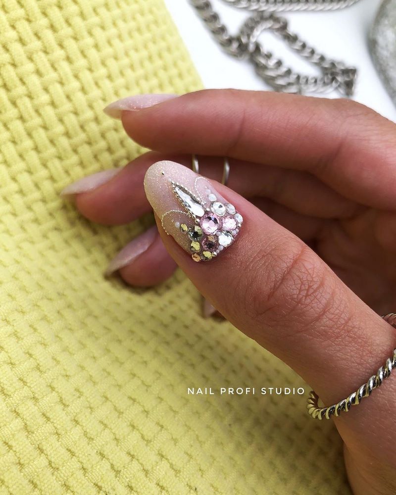 Модный выпускной маникюр 2026: тренды и новинки