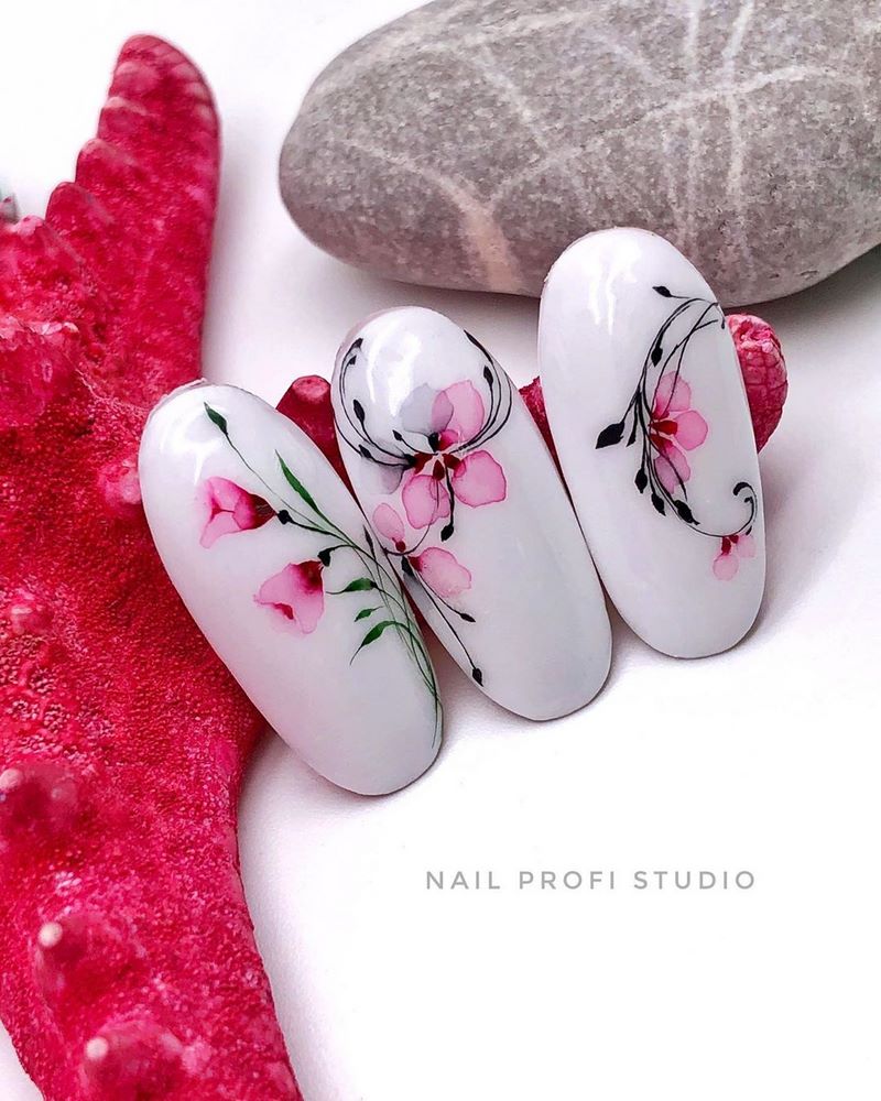 Модный выпускной маникюр 2026: тренды и новинки