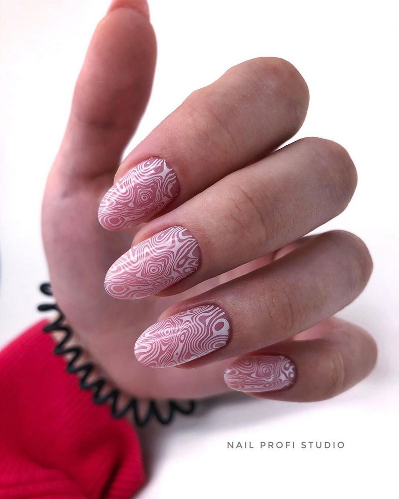 Модный выпускной маникюр 2026: тренды и новинки