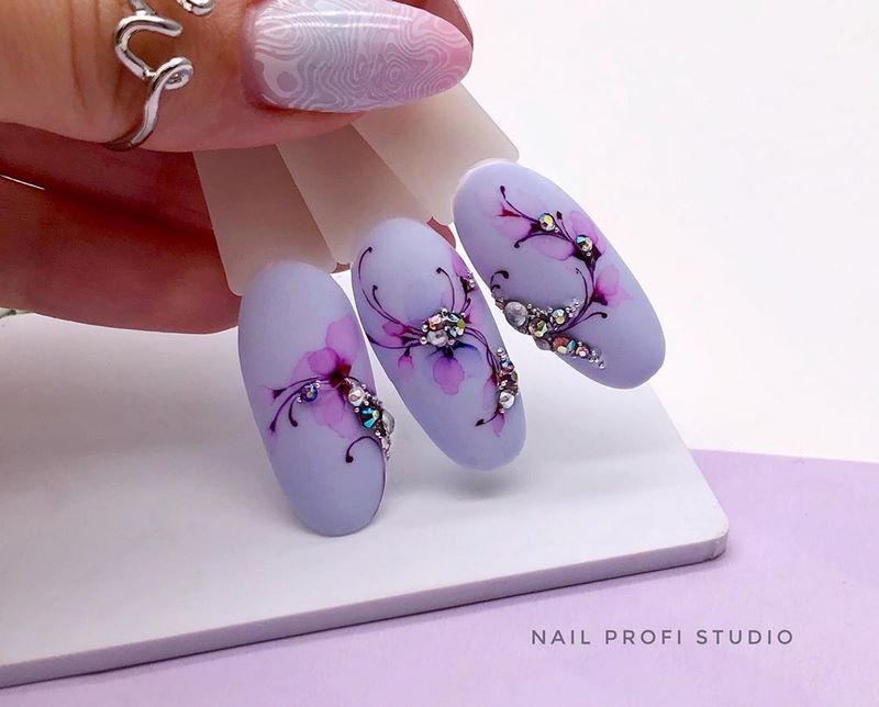 Модный выпускной маникюр 2026: тренды и новинки